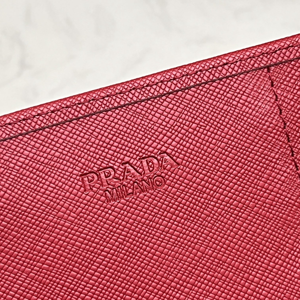 プラダ財布コピー着用イメージ